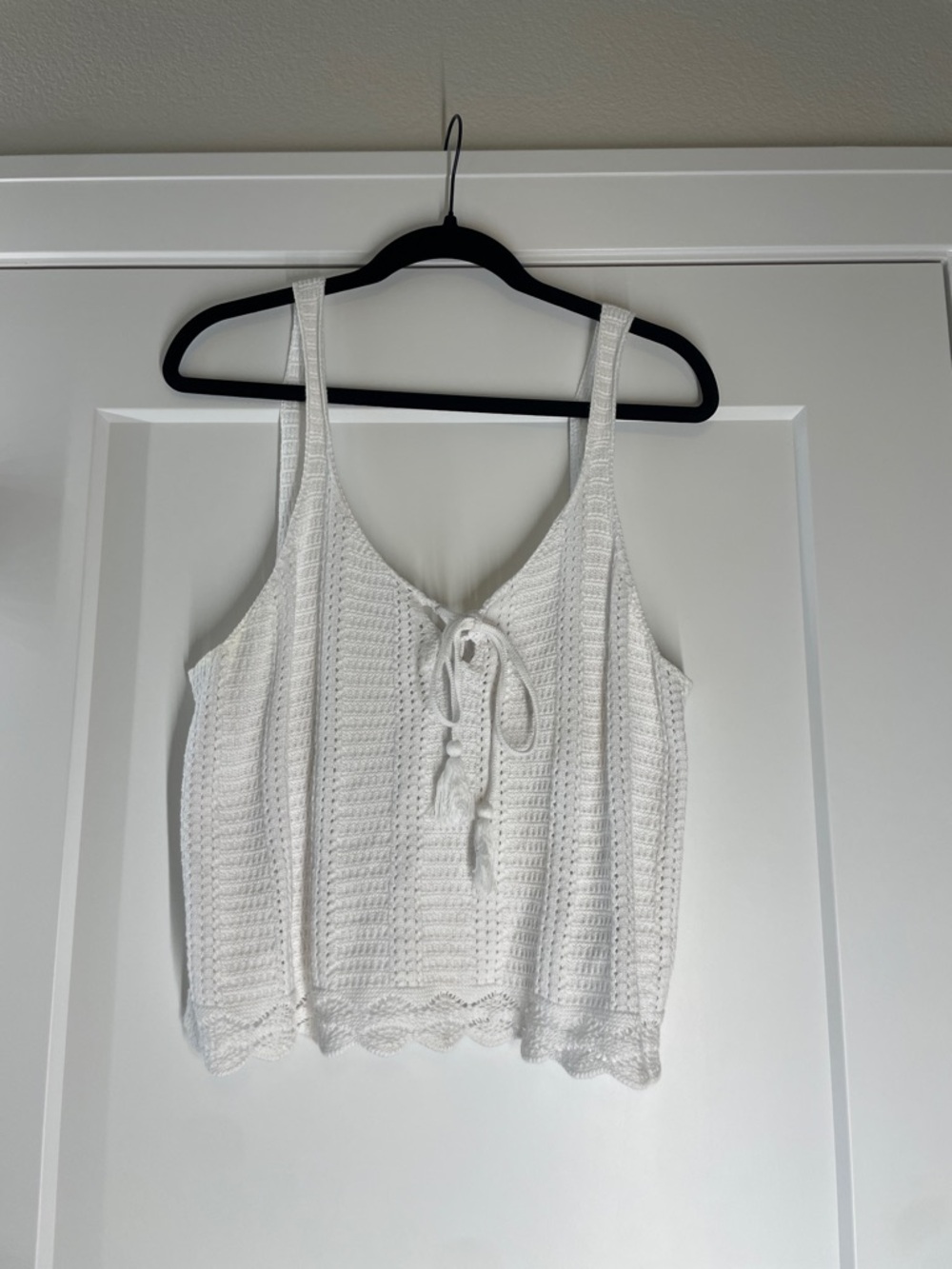 Old Navy White Crochet Tie-Front Tank - Women